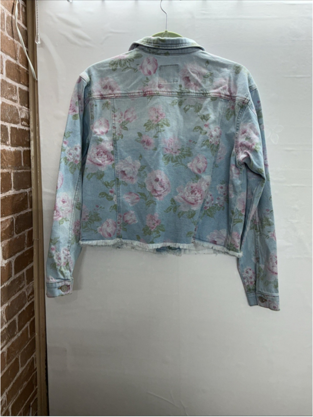 Celebrity Pink Floral Denim Jacket Size S - Picture 4 of 5